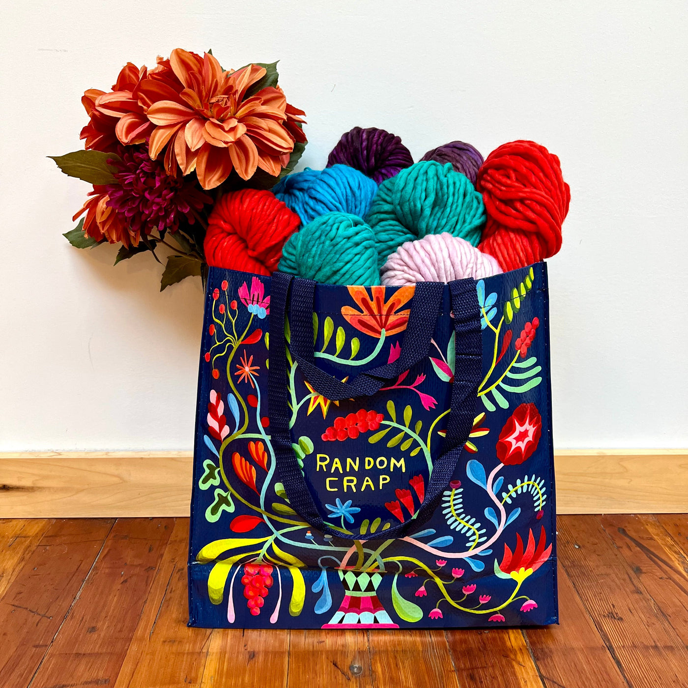 blue shopper with yarn and flowers
